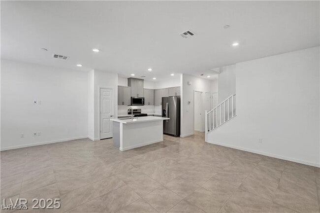 Building Photo - 1175 Heliodor Ave