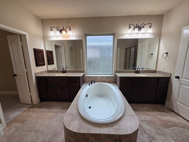 Building Photo - 2810 Auburn Glade Ct