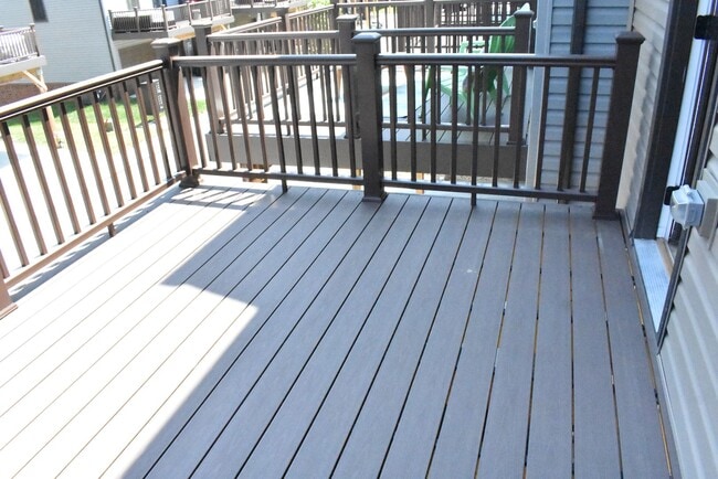 Building Photo - Fantastic Fredericksburg Townhome!