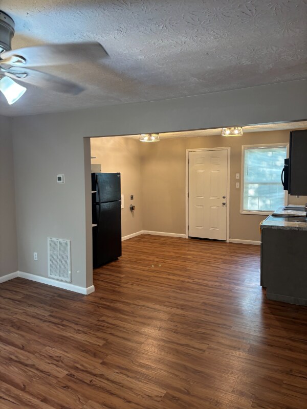 Building Photo - 235 Hillside Rd