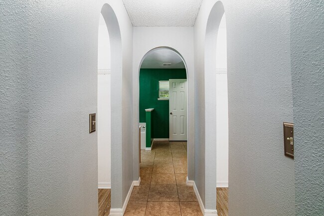 Building Photo - FOR RENT:  4 BEDROOM 2, BATHROOM HOME IN H...