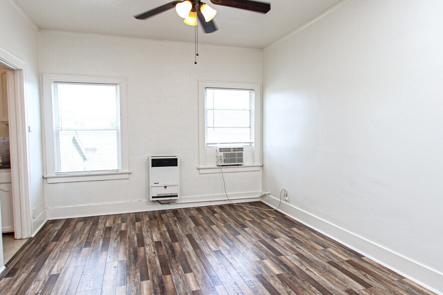Building Photo - 131 S Ave 63