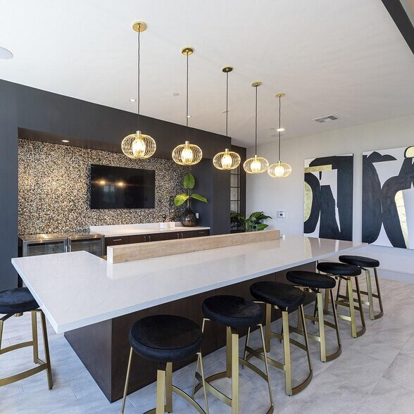 Building Photo - 401 W 25th St