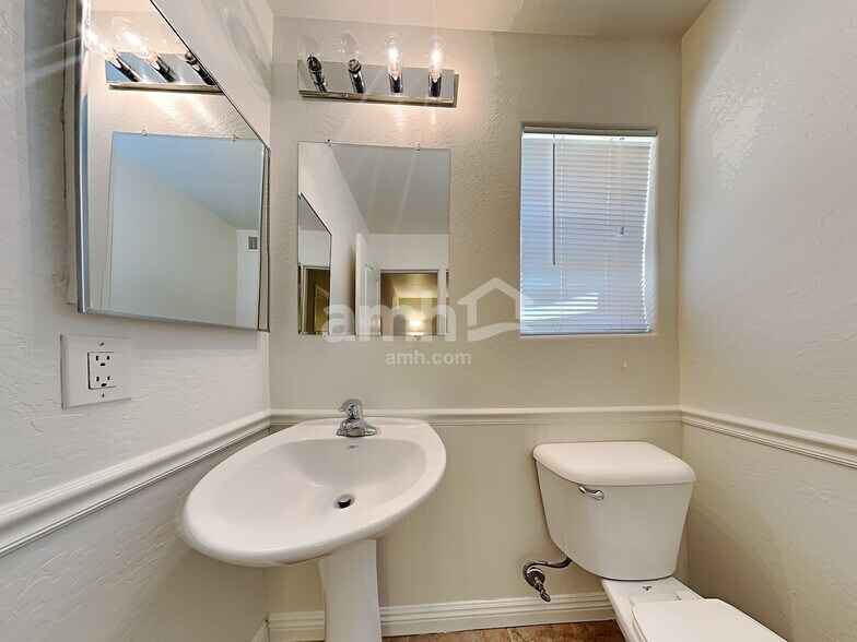 Building Photo - 25768 W Ashley Dr