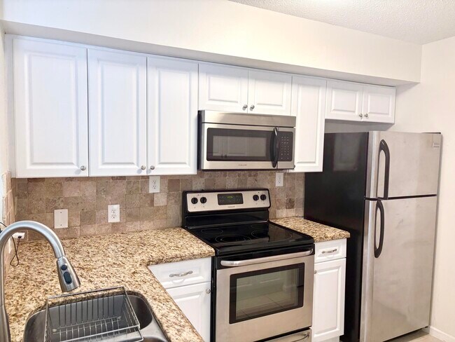 Building Photo - 7912 Sonoma Springs Cir