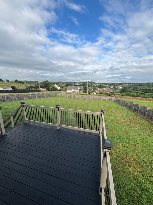 Building Photo - Mtn Views & Adaptable living in Seymour!