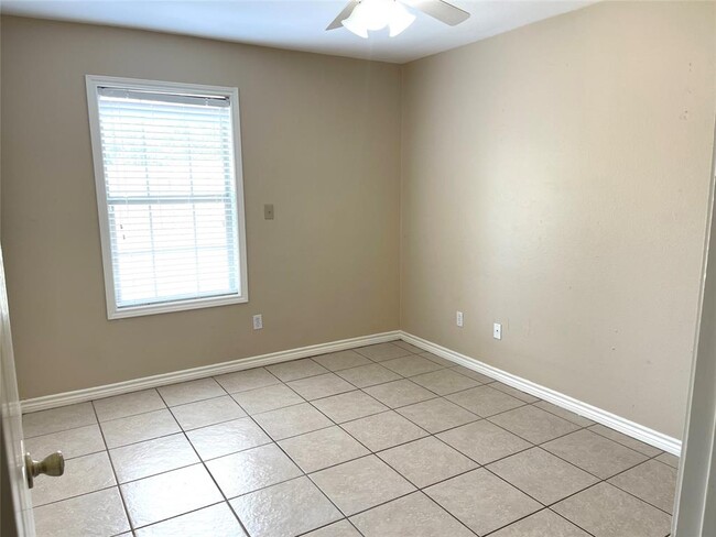 Building Photo - 114 Vista Way
