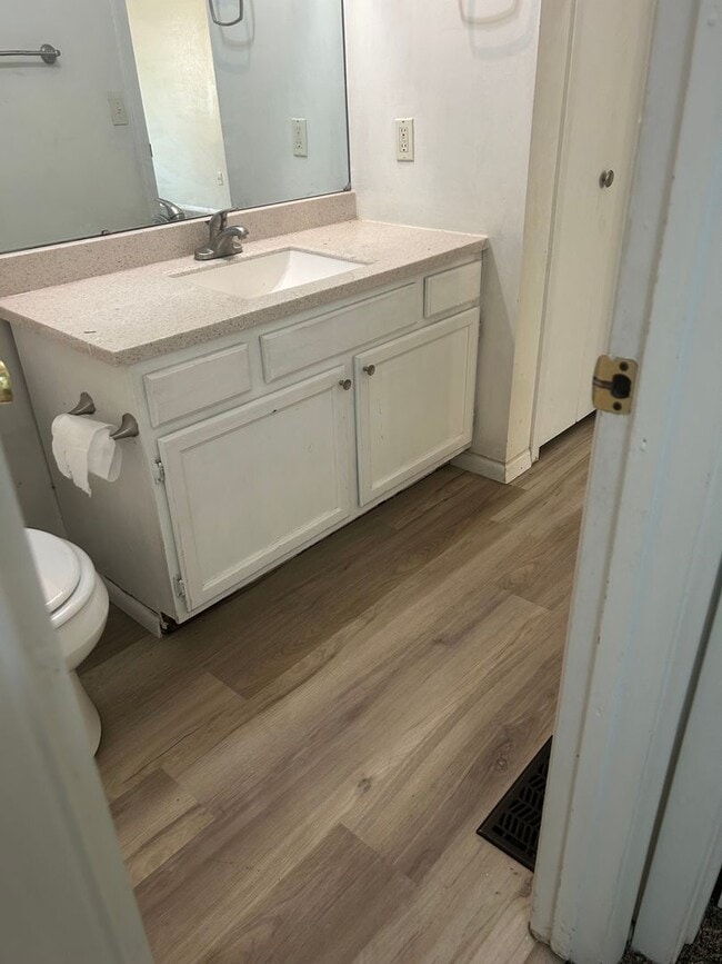 Building Photo - $1950 2 Bed/2 Bath + Bonus Room On Spacious Corner Lot off Briargate
