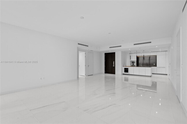 Building Photo - 300 Biscayne Blvd Way