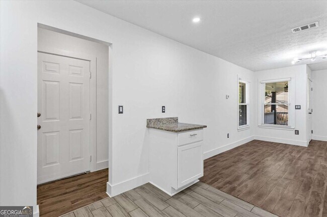 Building Photo - 140 Grayland Creek Dr