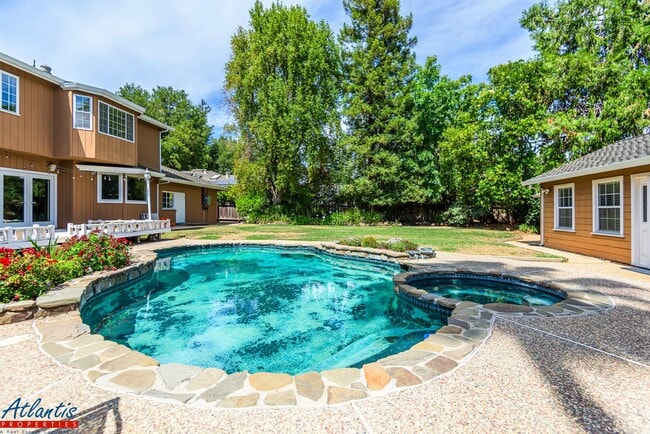 Building Photo - Stunning Home | Desirable Neighborhood | D...