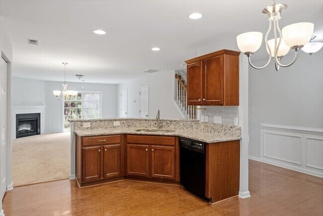 Building Photo - Beautiful Durham Town Home For Rent