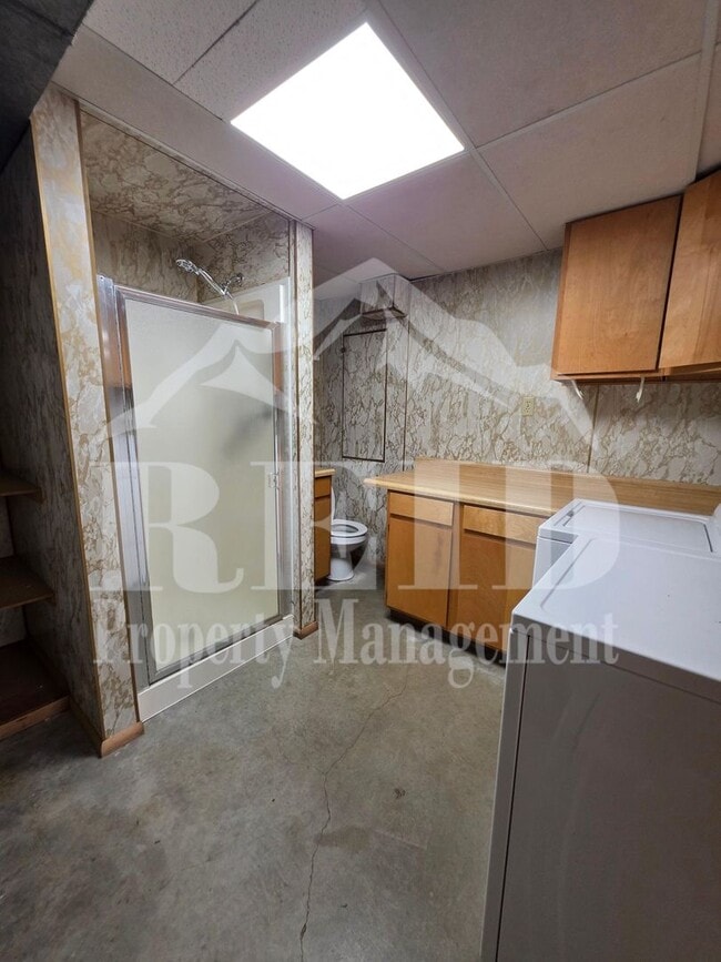 Building Photo - Central Kitsap Home with Large Fenced Yard Close to Shopping, Base, & Kitsap Lake