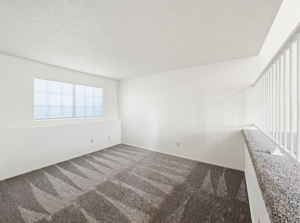 Building Photo - 921 W University Dr