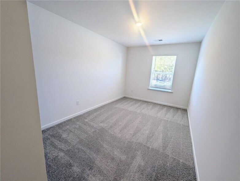 Building Photo - 249 Kenoot Dr