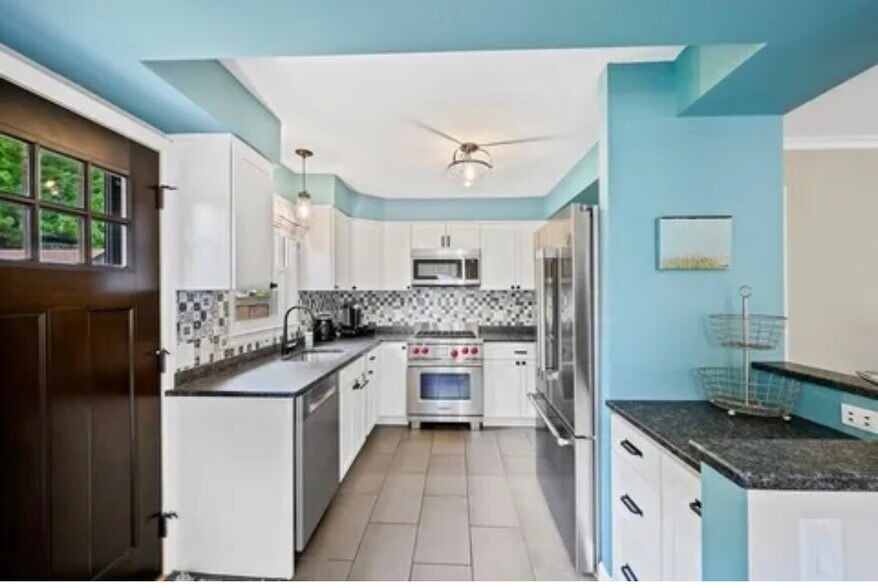 kitchen - 3810 Huntington Ave