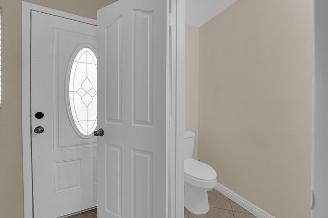 Building Photo - Beautiful 3-bedroom, 2.5-bathroom home loc...