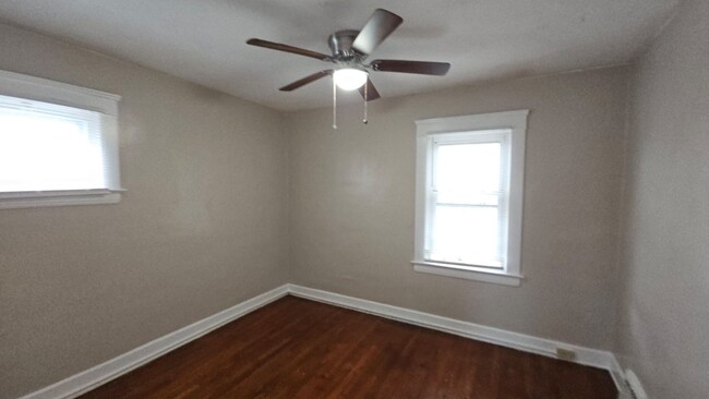 Building Photo - Charming 3-Bedroom Property in Prime Location