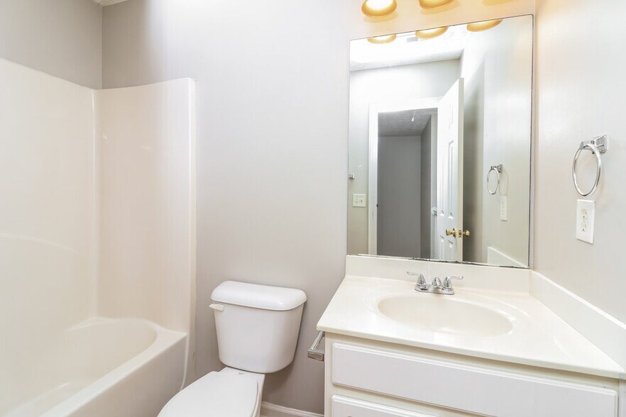 Building Photo - 168 Ilex Dr