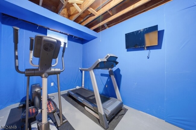 Building Photo - 11 Rosewood Ln