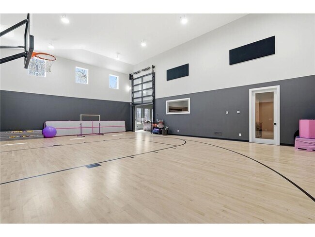 Building Photo - 6201 Gustavus Dr