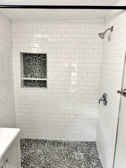 Building Photo - 71 E George St