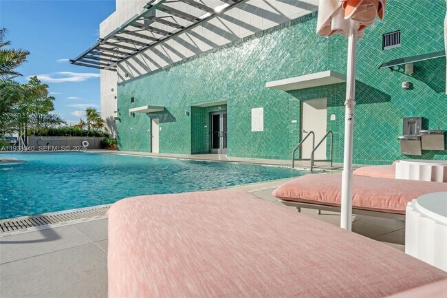 Building Photo - 11 NE 6th St