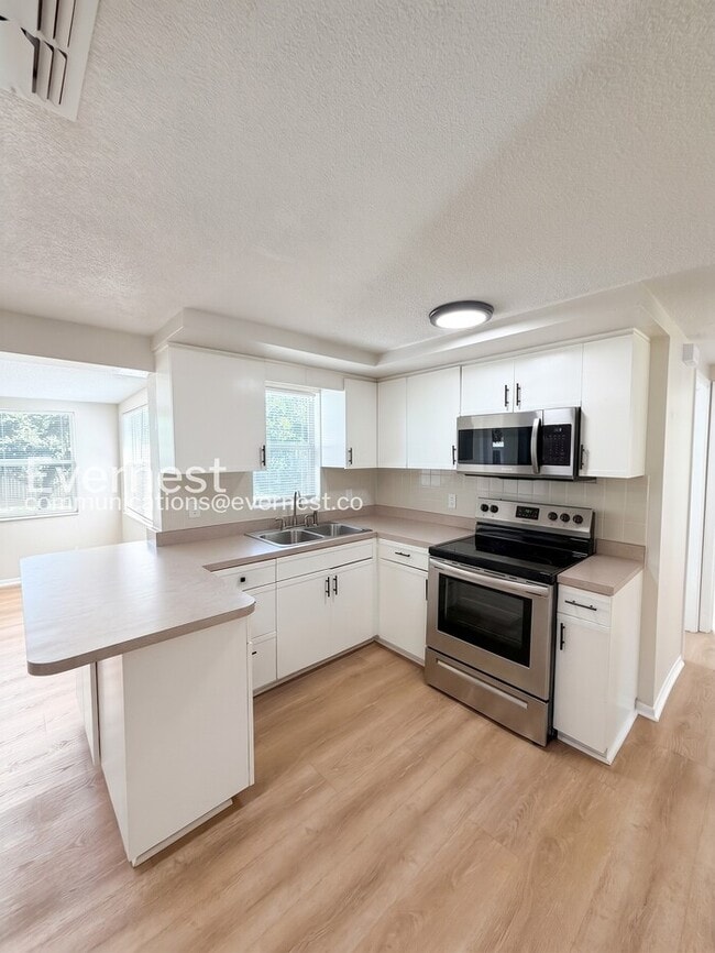 Building Photo - Cozy 2 Bed, 1 Bath Home with Patio and Garage | Pet Friendly | Available Now!