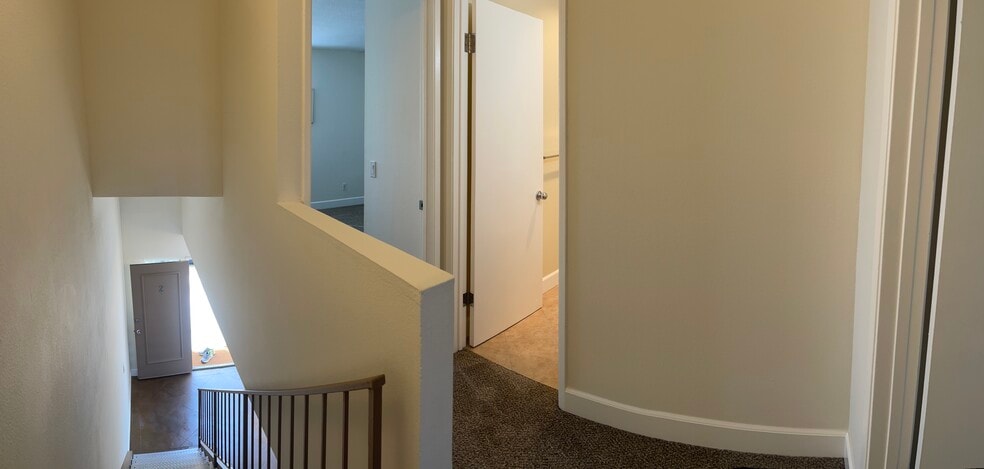 Upstairs hallway - 16622 Jib Cir