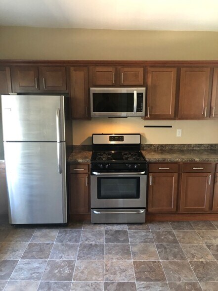 Primary Photo - 1036 E Land Pl