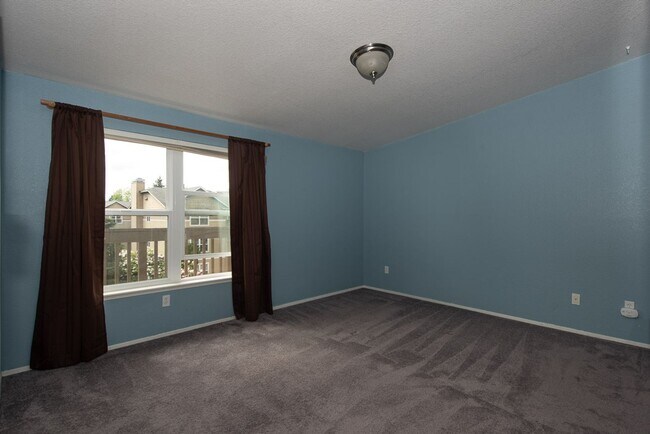 Building Photo - Spacious and Bright 2 Bed 2 Bath Kirkland ...