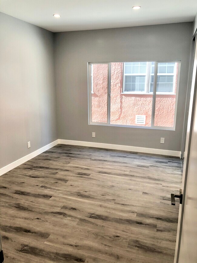 Building Photo - 1348 Carmona Ave