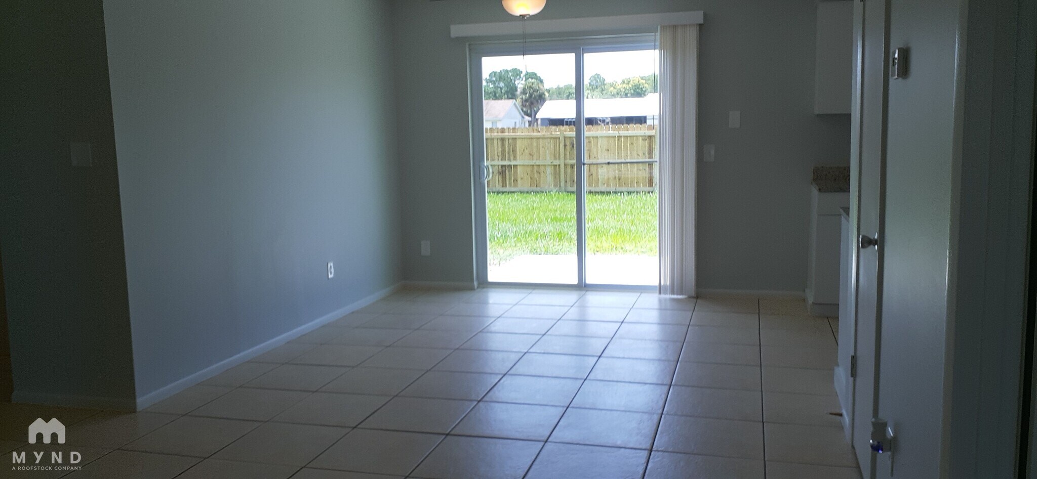 Building Photo - 628 Royal Palm Dr