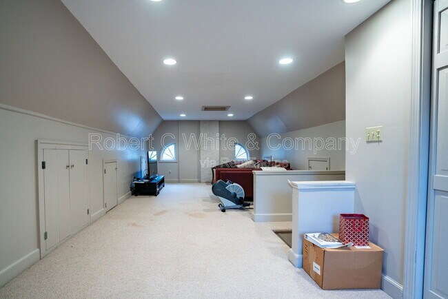 Building Photo - 63 Van Buren Ave