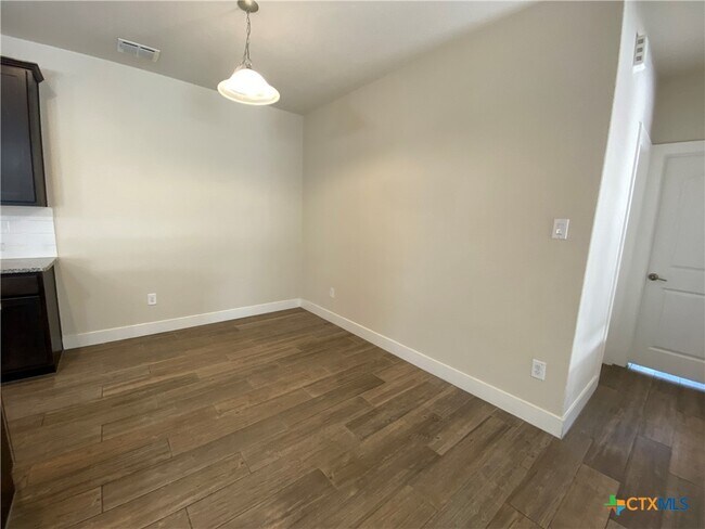Building Photo - 725 Milestone Pk