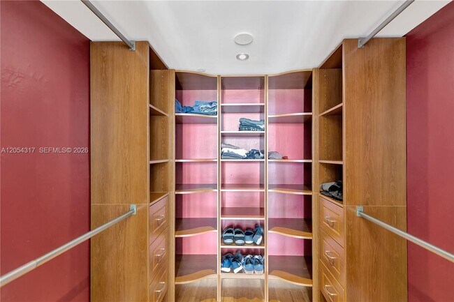Building Photo - 2625 Collins Ave