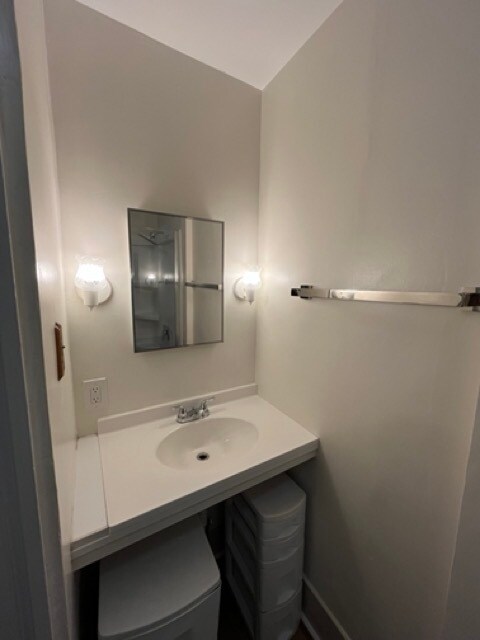 Building Photo - 700 Ravenswood Ave