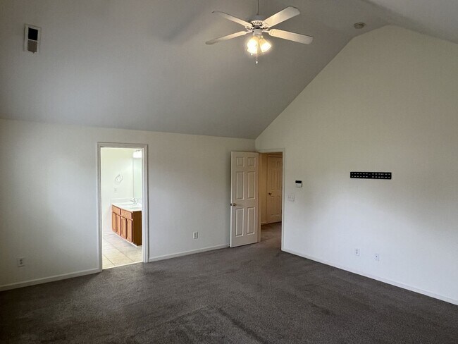Building Photo - Lovely 3 Bed, 2.5 Bath home in Havenbrook