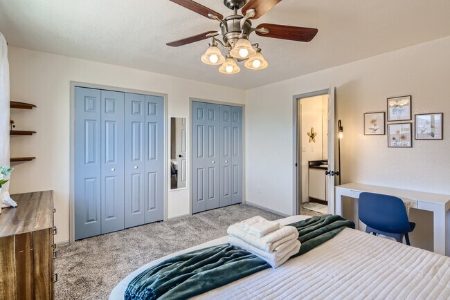 Building Photo - 520 Superior St