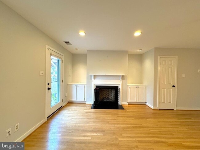 Building Photo - 1318 Dewitt Ave