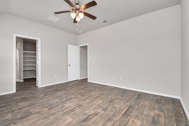 Building Photo - 9826 Laurel Lake Dr