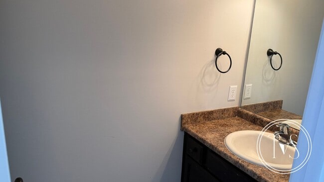 Building Photo - 983 Oak Crest Dr
