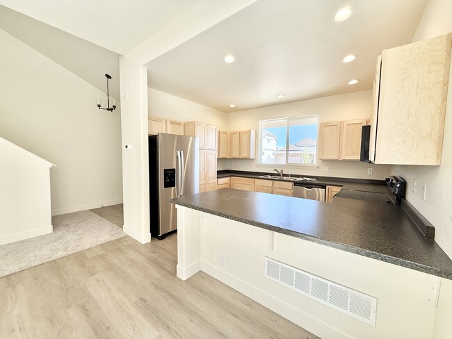 Building Photo - 2392 Jasmine Ln