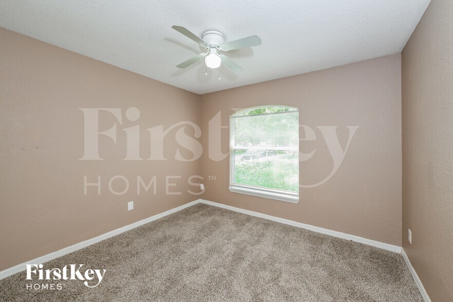 Building Photo - 325 Crabtree Ave