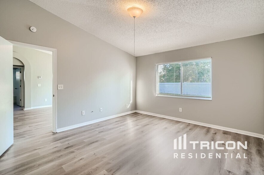 Building Photo - 11809 Brenford Crest Dr