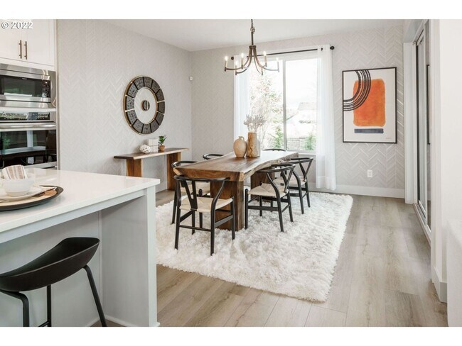 Building Photo - Charming Newer Model Home!