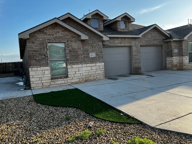 Building Photo - Cozy Townhome in South Lubbock