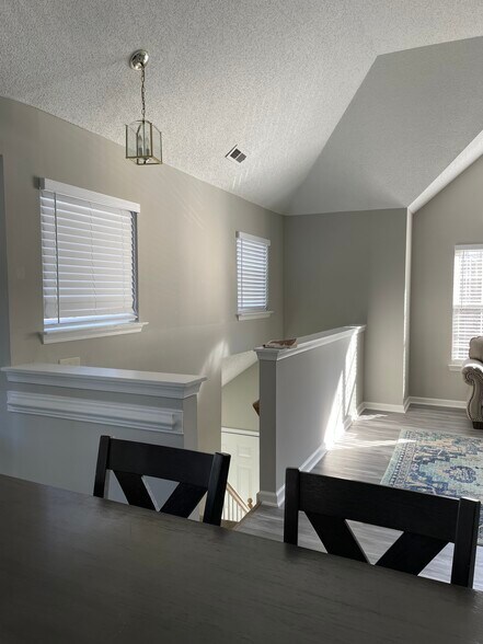 To go downstairs - 904 Queens Way