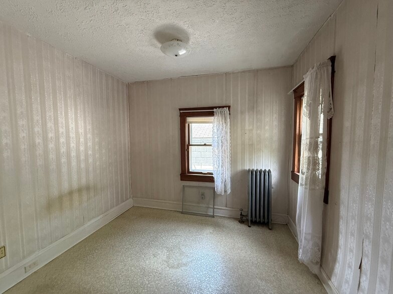 Building Photo - 1357 W 69th St