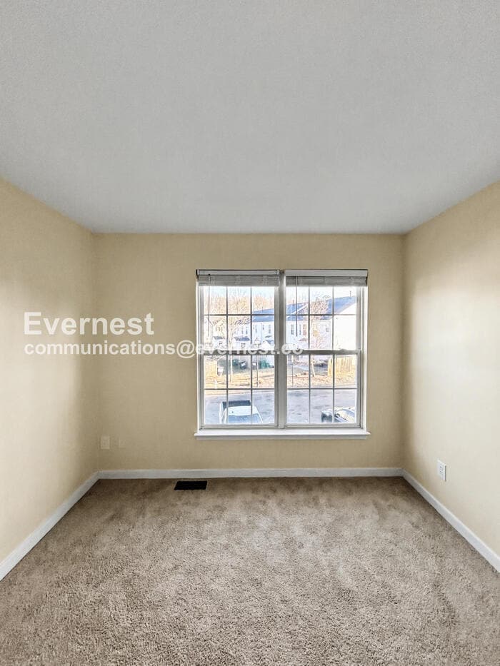 Building Photo - 8726 Springwater Dr